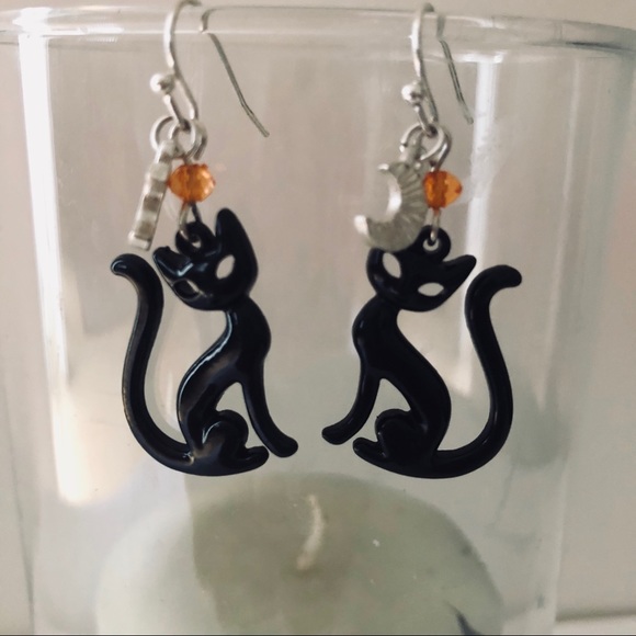 Cat Earrings in Black. - Picture 3 of 5